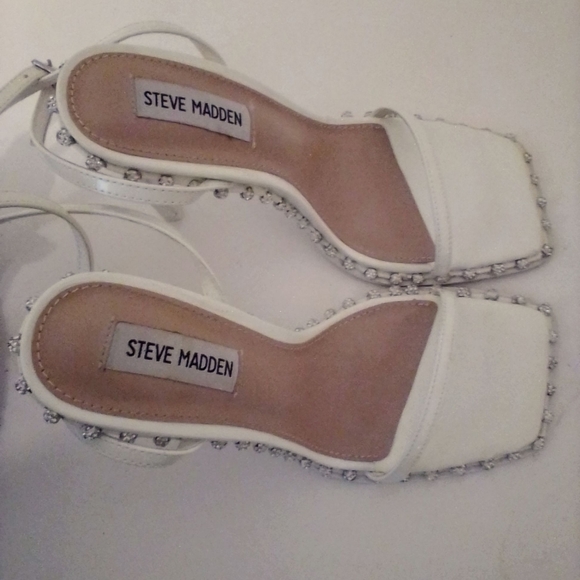 Steve Madden White Rhinestone Faux Leather Ankle Toe Strap 4 1/2" Heels sz 7.5 M - Picture 10 of 14